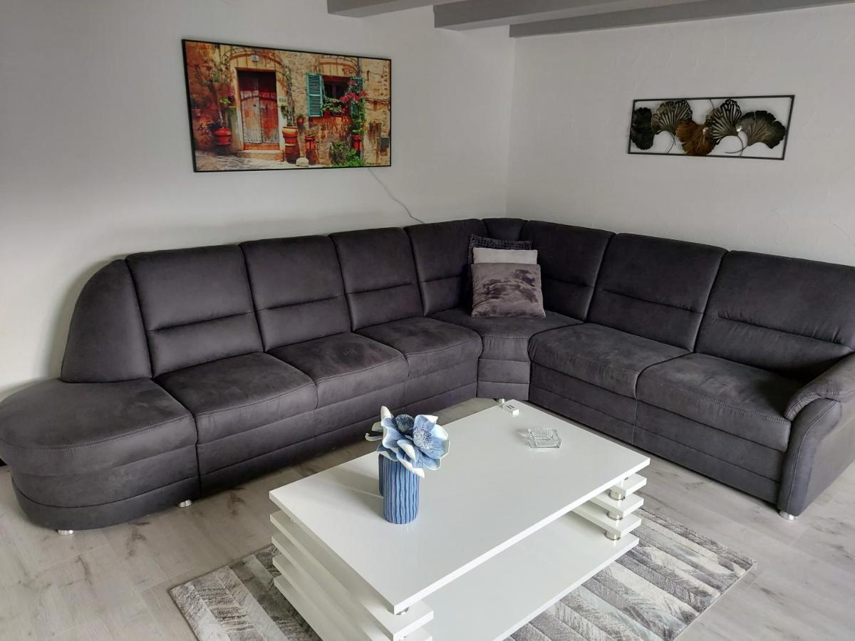 Familyhome Lopora Медебах Екстериор снимка